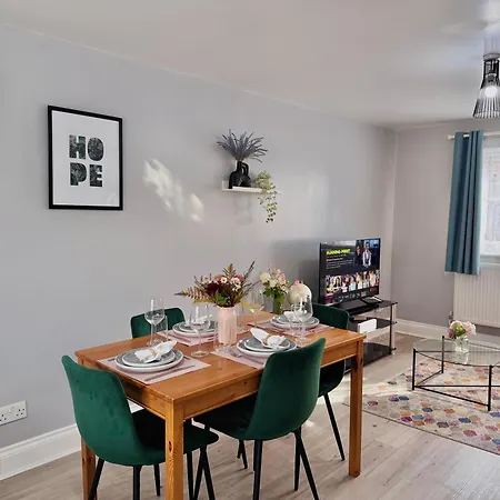Garden 1-bed Flat 30min To Downtown & Free Parking *