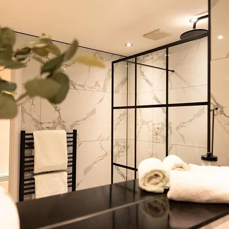Madestays Premium Tower Hill Serviced Appartement *