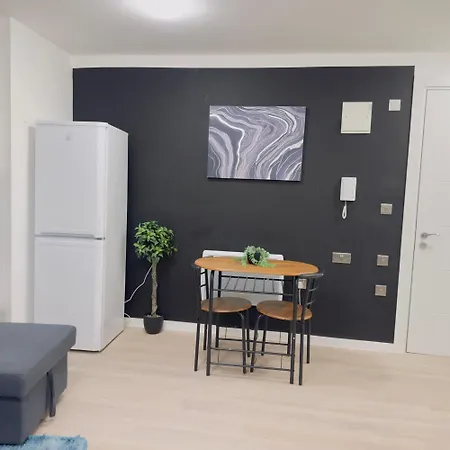 1 Bedroom Sleeps 4 In Golder Nw11 Apartment London