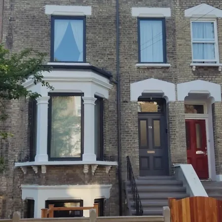 Lovely Spacious 2 Bed In Shepherds Bush Apartment *
