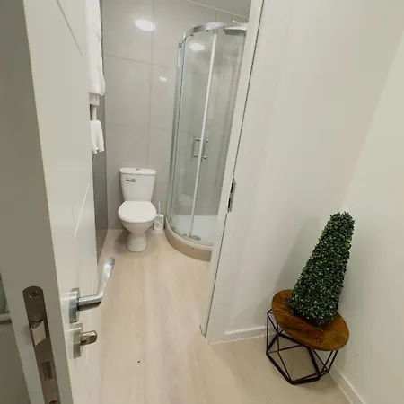 Apartment 1 Bedroom Sleeps 4 In Golder Nw11 London