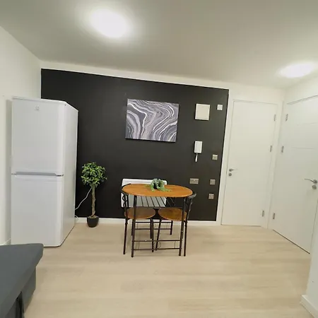 1 Bedroom Sleeps 4 In Golder Nw11 Apartment London