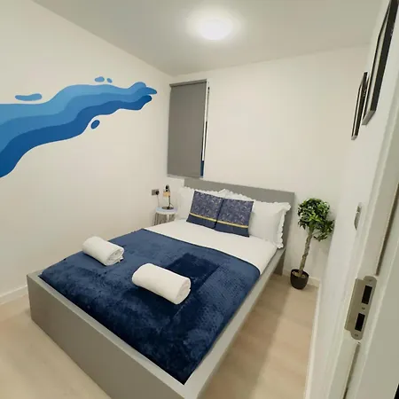 1 Bedroom Sleeps 4 In Golder Nw11 * London