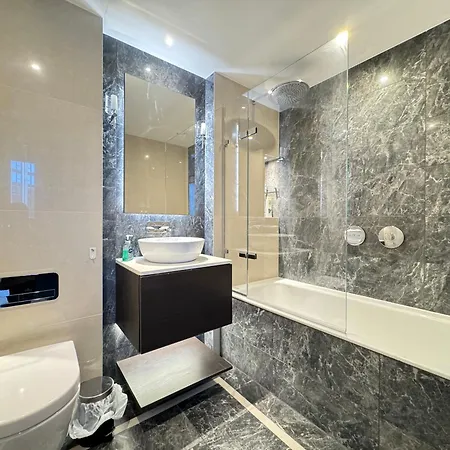 Spacious 2-bedroom Near Paddington & Hyde Park Apartment