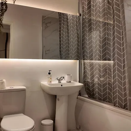 Amazing Two Bedroom Near Shepherd's Bush Market - Hr2