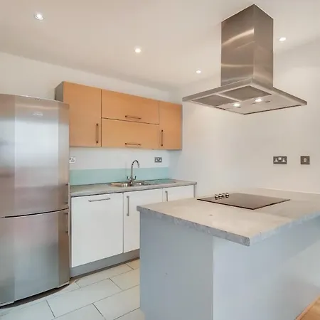 Stunning 2-bed, 2-bath With Balcony Views Stratford Westfield * London