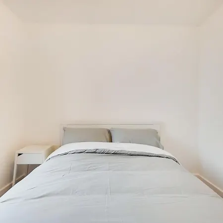 Stunning 2-bed, 2-bath With Balcony Views Stratford Westfield London