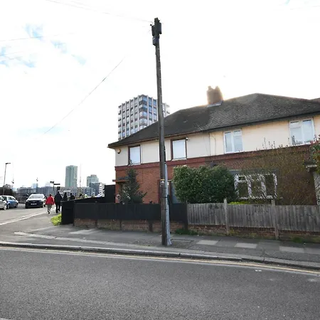 Morden Stratford 1 With Shared Bathroom Guest house *