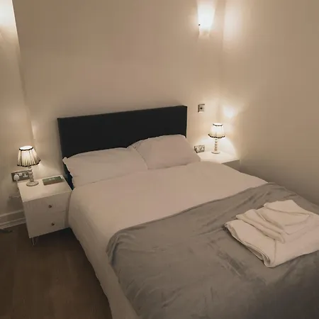 Apartment Luxury 2 Bedroom Penthouse With Thrilling Waterfront And Views, Canary Wharf