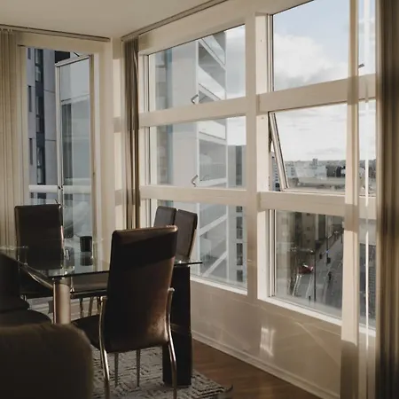 Luxury 2 Bedroom Penthouse With Thrilling Waterfront And Views, Canary Wharf * London