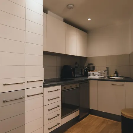 Luxury 2 Bedroom Penthouse With Thrilling Waterfront And Views, Canary Wharf Lägenhet London