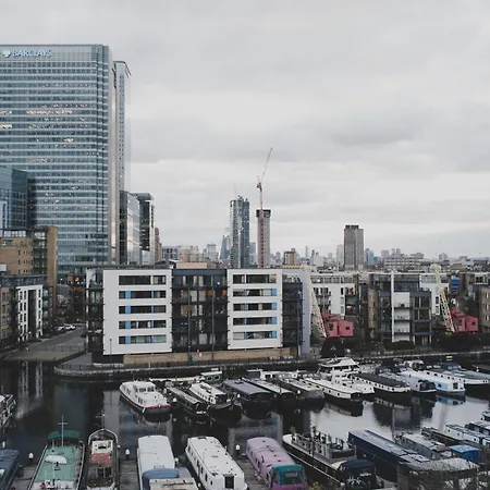 Apartment Luxury 2 Bedroom Penthouse With Thrilling Waterfront And Views, Canary Wharf *