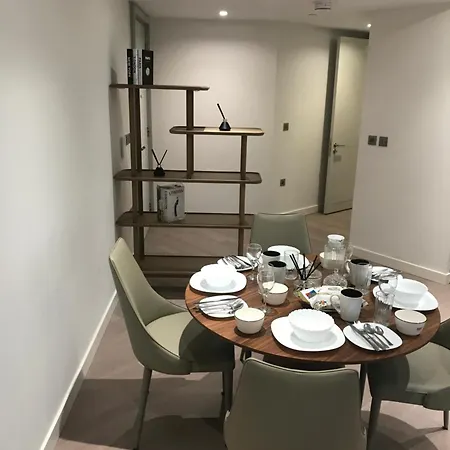 Edgware Road W2 Apartment *