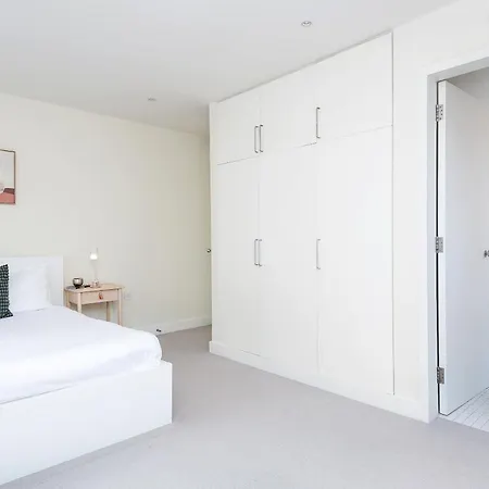 Urban Chic - Baker Street Apartment *