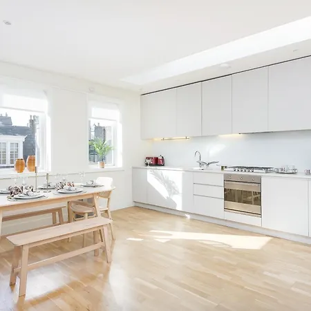 Urban Chic - Baker Street Apartment London