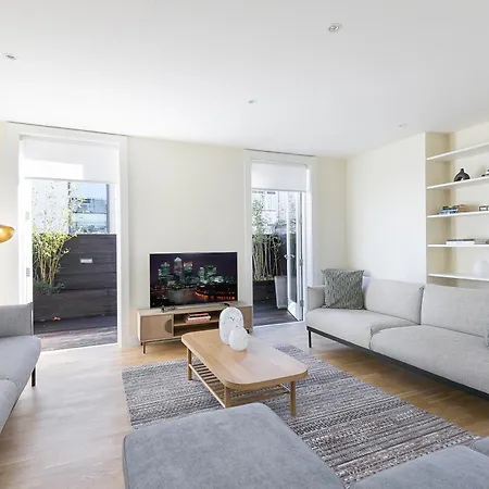 Urban Chic - Baker Street Apartment
