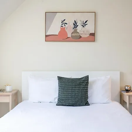 Urban Chic - Baker Street Apartment London