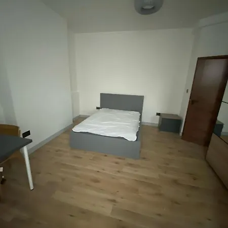 Lovely Spacious 2 Bed Apartment *