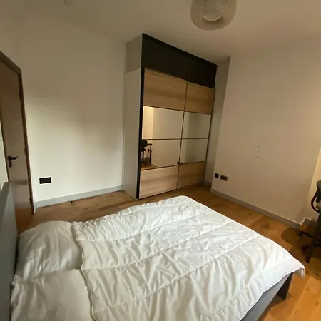 Lovely Spacious 2 Bed * London
