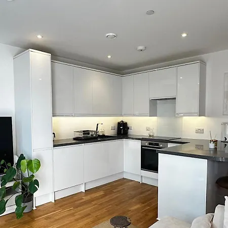 Bright Modern Flat With Canal View * London
