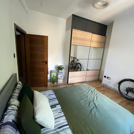 Lovely Spacious 2 Bed Apartment *