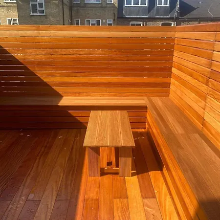 Lovely Spacious 2 Bed * London