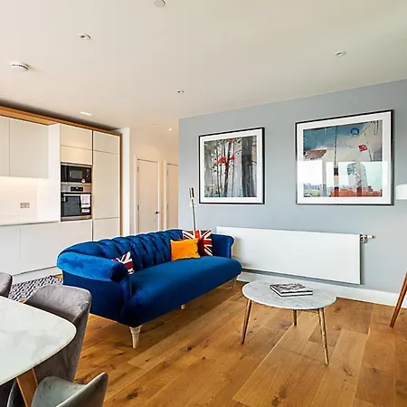 Stunning Surrey Quays Flat London