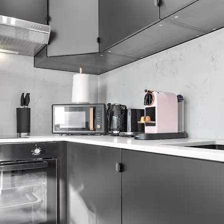 Modern 1 Bed Flat - Near Station - Apartment London