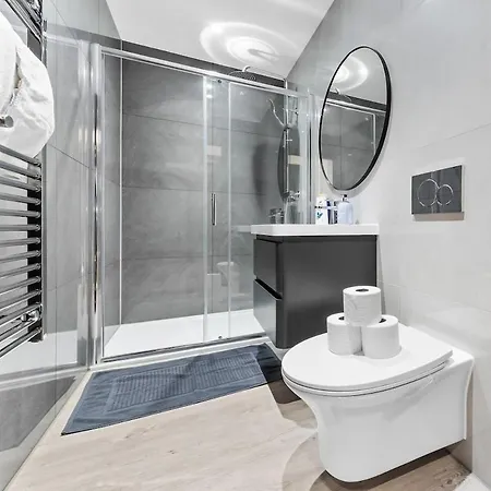 Modern 1 Bed Flat - Near Station -
