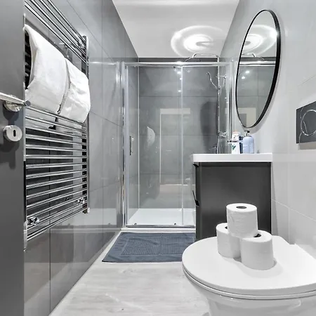 Modern 1 Bed Flat - Near Station -