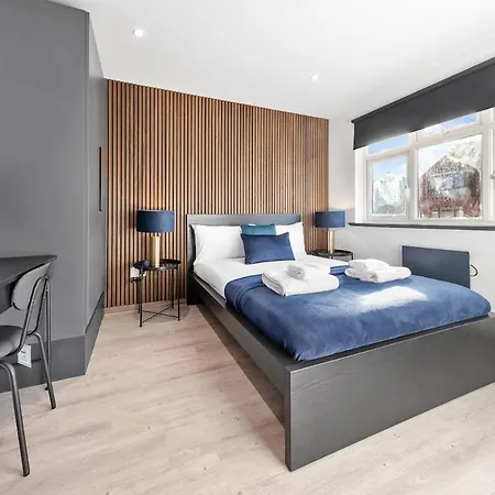 Modern 1 Bed Flat - Near Station - Apartment *