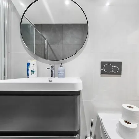 Apartment Modern 1 Bed Flat - Near Station -