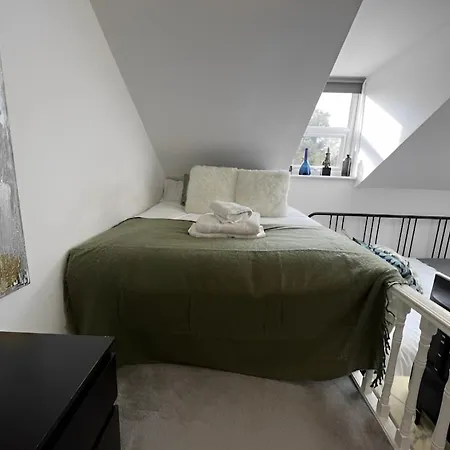 Compact Loftstudio Shepherdsbush Nearcentre Apartment *