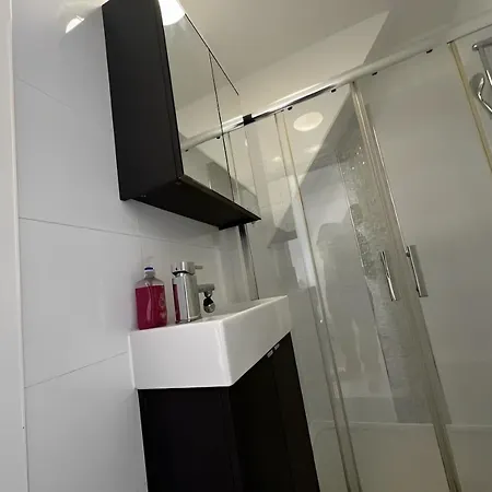 Compact Loftstudio Shepherdsbush Nearcentre Apartment