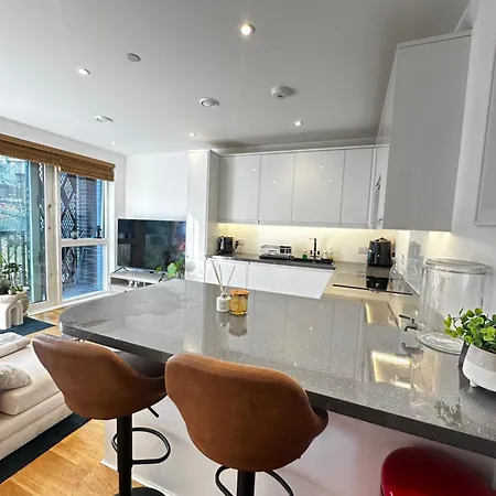 Bright Modern Flat With Canal View Apartment