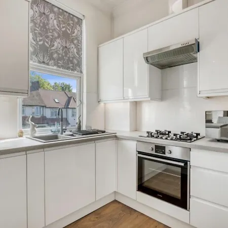 Apartment Beautiful In North London Hendon