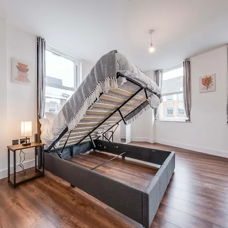 Camberwell High Spec 6-studio Unit Block Apartment