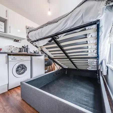 Camberwell High Spec 6-studio Unit Block