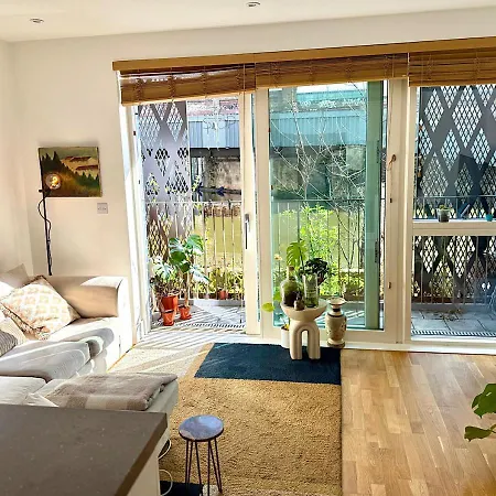 Apartment Bright Modern Flat With Canal View