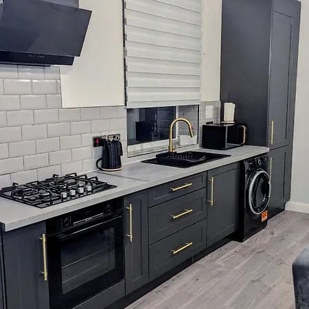 Apartment Luxury & Stylish Ground Floor 1bed Apartment, 5 Minutes Walk To Crystal Palace Train Station London