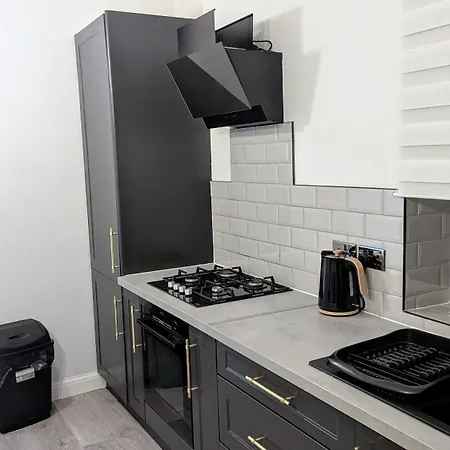 Luxury & Stylish Ground Floor 1bed Apartment, 5 Minutes Walk To Crystal Palace Train Station