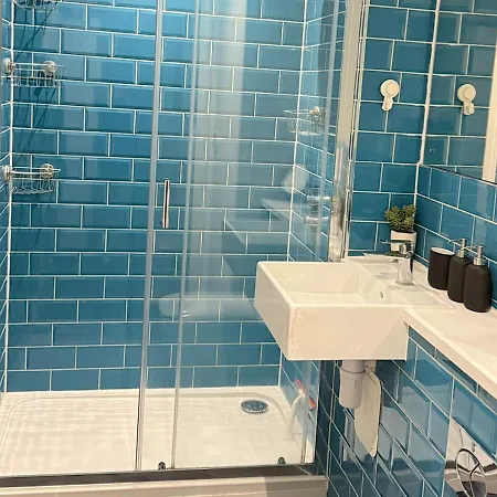 Bright Modern Flat With Canal View Apartment London