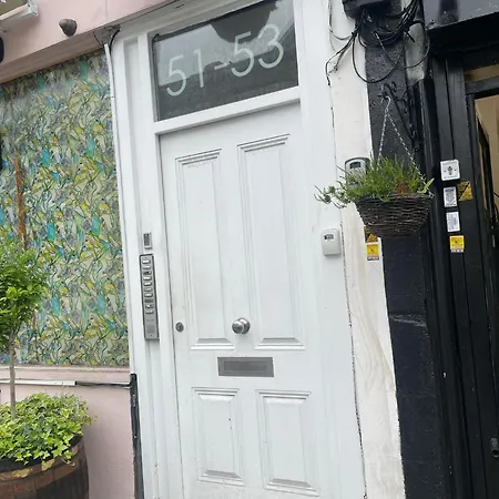 Apartment Luxury & Stylish Ground Floor 1bed Apartment, 5 Minutes Walk To Crystal Palace Train Station *