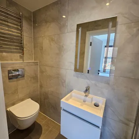 Starnest Shepherd's Bush Apartment London