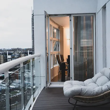 Luxury 2 Bedroom Penthouse With Thrilling Waterfront And Views, Canary Wharf * London