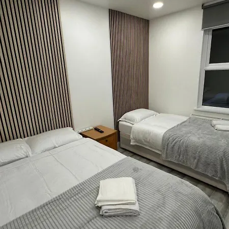 Fully Furbished Entire Flat 3 Apartment *