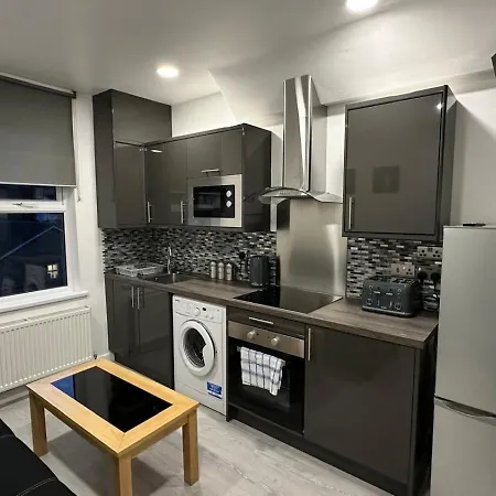 Apartment Fully Furbished Entire Flat 3 London