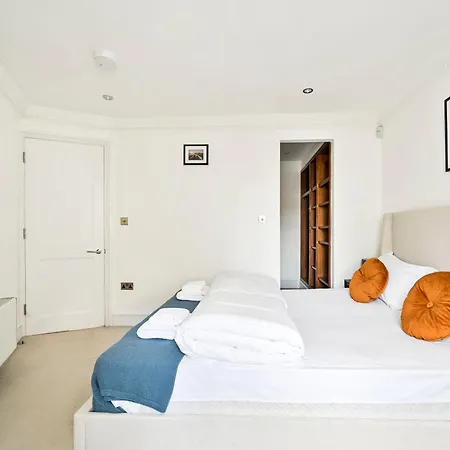 Spacious Fitzrovia 3 Bed ロンドン
