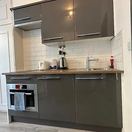 Comfortable West Apartment *