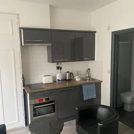 Comfortable West Apartment *